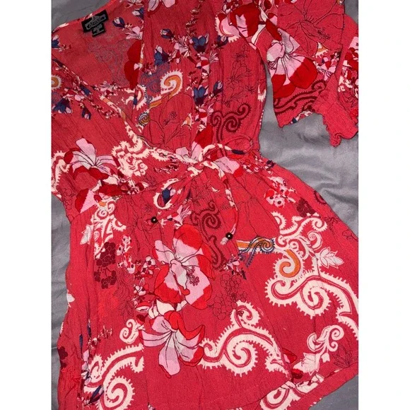 Angie Red‎ Floral Print Ruffle Sleeves Tie Waist Wrap Romper, Small, Buckle BKE - Picture 3 of 7